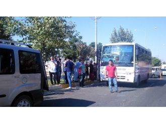 Halk Otobüsüyle Hafif Ticari Araç Çarpıştı