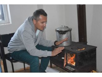 Yazın Ortasında Sobayla Isındılar