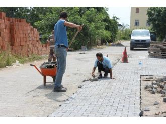 Akçakoca’da Yollarda Ve Kaldırımlarda Çalışmalar Sürüyor