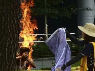 Japonya’yı Protesto Etti