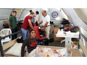 400 Suriyeli Sığınmacıya Tekerlekli Sandalye