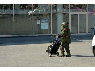 Şüpheli Çantadan Bez Parçaları Çıktı