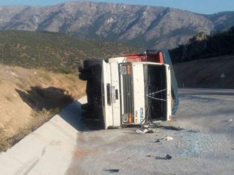 Kargı’da Kamyon Devrildi: 1 Yaralı
