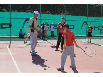 Karaman’da İl Spor Merkezlerinde Eğitimler Sürüyor