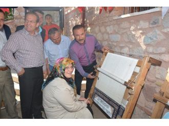 Halıcılık Kursunun İlk Halıları Kesildi