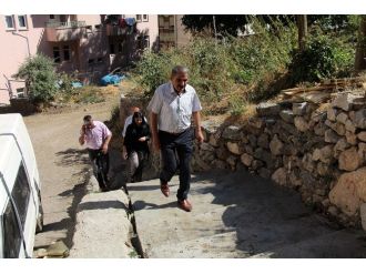 Dik Ve Engebelli Yollara Merdiven Yapıldı