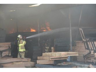 Balıkesir’de Mobilya Fabrikasında Yangın