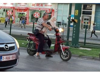 Süs Köpeğinin Motosiklet Keyfi