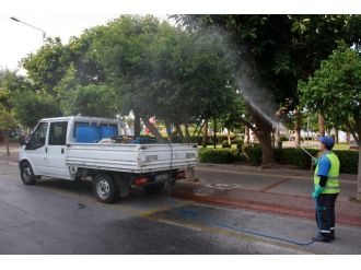 Alanya Belediyesi’nden Yeşil Alan Ve Parkla İlaçlama