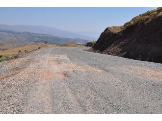 Sincik- Malatya Yolu Bakım Bekliyor