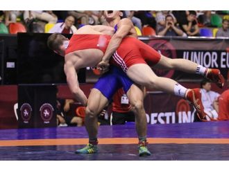 Milli Güreşçi Dünyanın Zirvesinde !