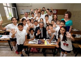 Karşıyaka’da Sıralar Yenilendi, Okullar Bakımda