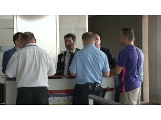 Atatürk Havalimanı’nda İlginç Olay ! Uçağın Peşinden Koştu