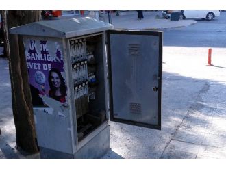 Kapağı Açık Elektrik Trafosu Ölüm Saçıyor