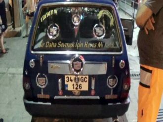 Polis Etiketli Otomobili Bağladı