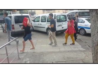 Tuvaletteki Özel Bölmeden Böyle Çıkartıldılar