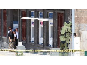 Uzman Ekip Şüpheli Çantayı Patlattı, Vatandaş “En Büyük Türkiye” Diye Bağırdı