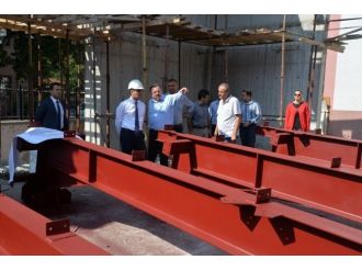 Vali Baruş İnşaat Halindeki Okulları Gezdi