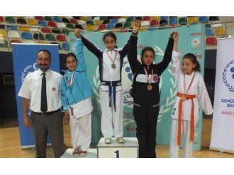 Kocaelili Karateciler, Kocaeli’de De Kürsüden İnmedi