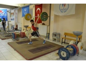 Göçmenoğlu Ayağının Tozuyla Antrenmanlarına Başladı