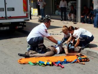 Resmi Araç Motorsiklete Çarptı: 1 Ölü