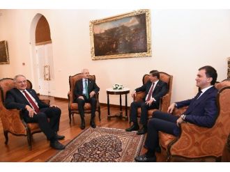 Davutoğlu-kılıçdaroğlu Görüşmesi Başladı