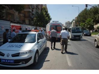 Otomobiller Çarpıştı: 1 Yaralı