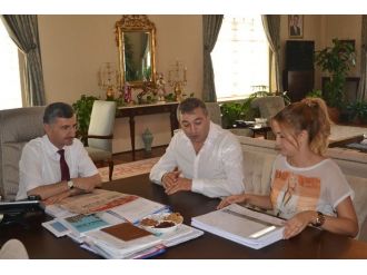 Spil Dağına Yapılacak Otellerin Ön Projesi Vali Bektaş’a Sunuldu