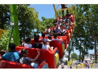 Kuran-ı Kerim Öğrendiler, Lunaparkta Eğlendiler