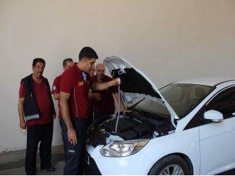 Otomobilden Yılan Çıktı