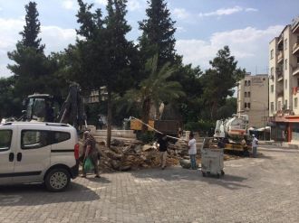 Mut Cumhuriyet Meydanında Çevre Düzenleme Çalışmaları Başladı