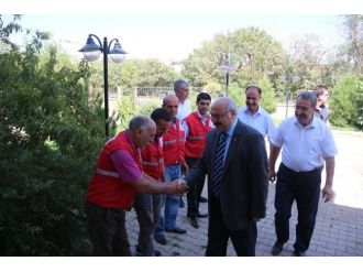 Her Gün Bin 200 Kişiye Sıcak Aş