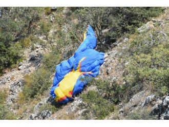 Paraşütçü Karahöyük Yamacına Düştü