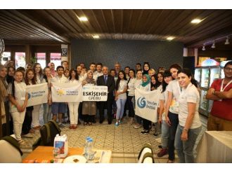 Türkçe Yaz Okulu Kapsamında Eğitim Gören Öğrenciler Vali Tuna’yı Ziyaret Etti