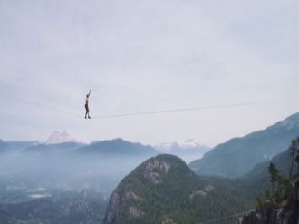 290 Metre Yükseklikte Kemersiz Yürüdü