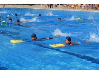 Yüzme Kursu İkinci Dönem Eğitimine 750 Öğrenci Katıldı