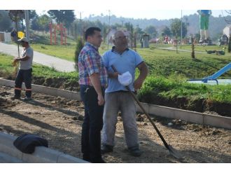 Başkan Bakıcı Yeşilkent Parkı Kaldırım Düzenleme Çalışmalarını İnceledi