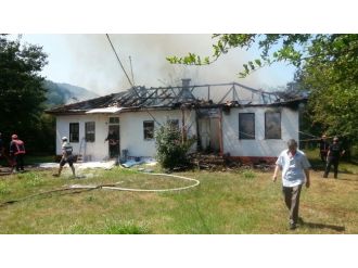 Fazla Isınan Kablo Evi Kül Etti