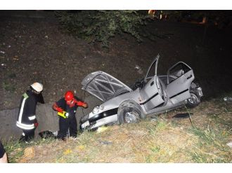 Otomobil Su Kanalına Uçtu: 4 Yaralı