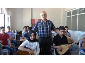 (Özel Haber) Erciş’te Bağlama Kursuna Yoğun İlgi