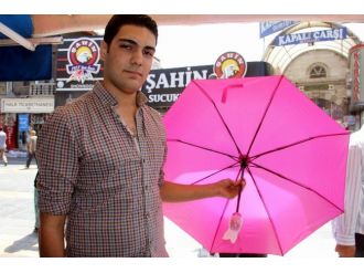 Sıcak Hava Şemsiye Satışlarını Fırlattı