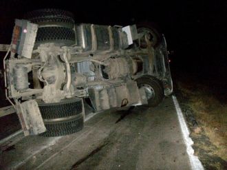 Devrilen Tır, İki İlçeyi 4 Saat Ulaşıma Kapattı