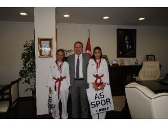 Vali Ali Fidan, Taekvando Şampiyonlarını Ağırladı