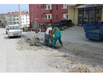 Ketmenli Caddesinde Bordür Çalışması