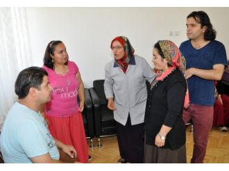 (Özel Haber) Şizofreni Hastalarına Tiyatro Terapisi