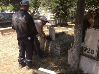 Efeler Belediyesi Mezarları Numaralandırıyor