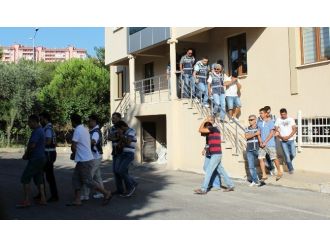 Mülteci Simsarları Yakalandı