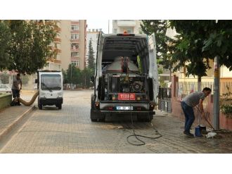 Çukurova’da Yollara İlaçlı Suyla Temizlik