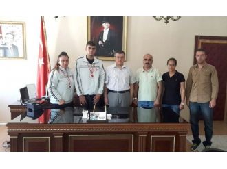 Kaymakam Ada, Başarılı Sporcuları Ödüllendirdi