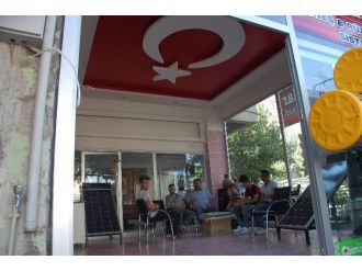 Adıyamanlı Esnaftan Terör Olaylarına Bayraklı Tepki